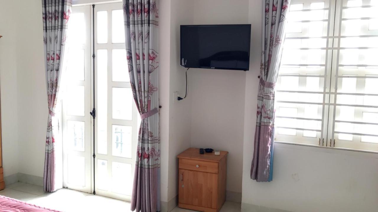 Nhà Nghỉ Hoàng Hoa Buôn Ma Thuột Esterno foto
